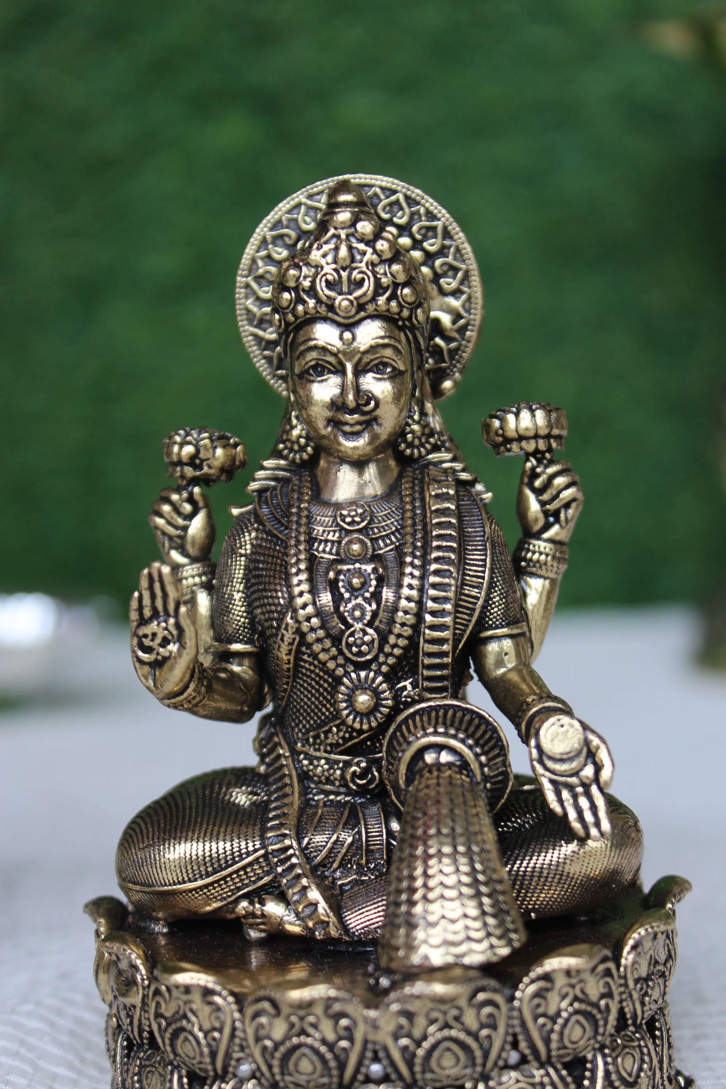 Brass Lakshmi Ganesh Idol on Lotus | Goddess of Wealth & Lord of Wisdom | Rigvedaa™ (4.00 inch)