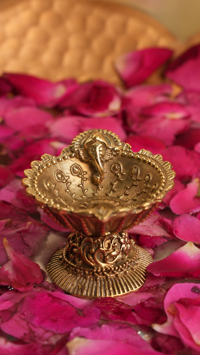 Rigvedaa Hamper Mini - Vintage Brass Bell & 2 Ganesh Diya