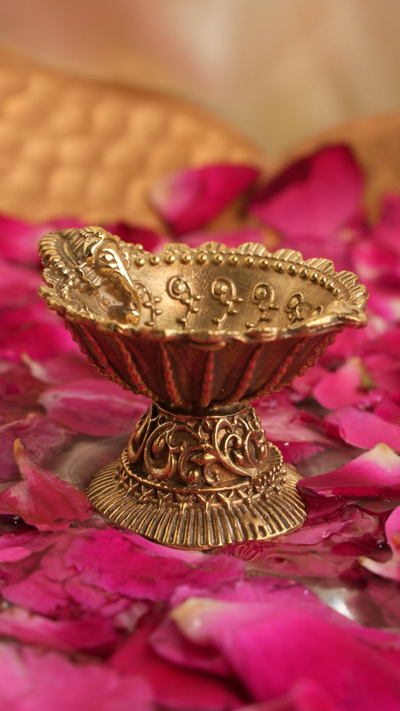 Rigvedaa Hamper Mini - Vintage Brass Bell & 2 Ganesh Diya