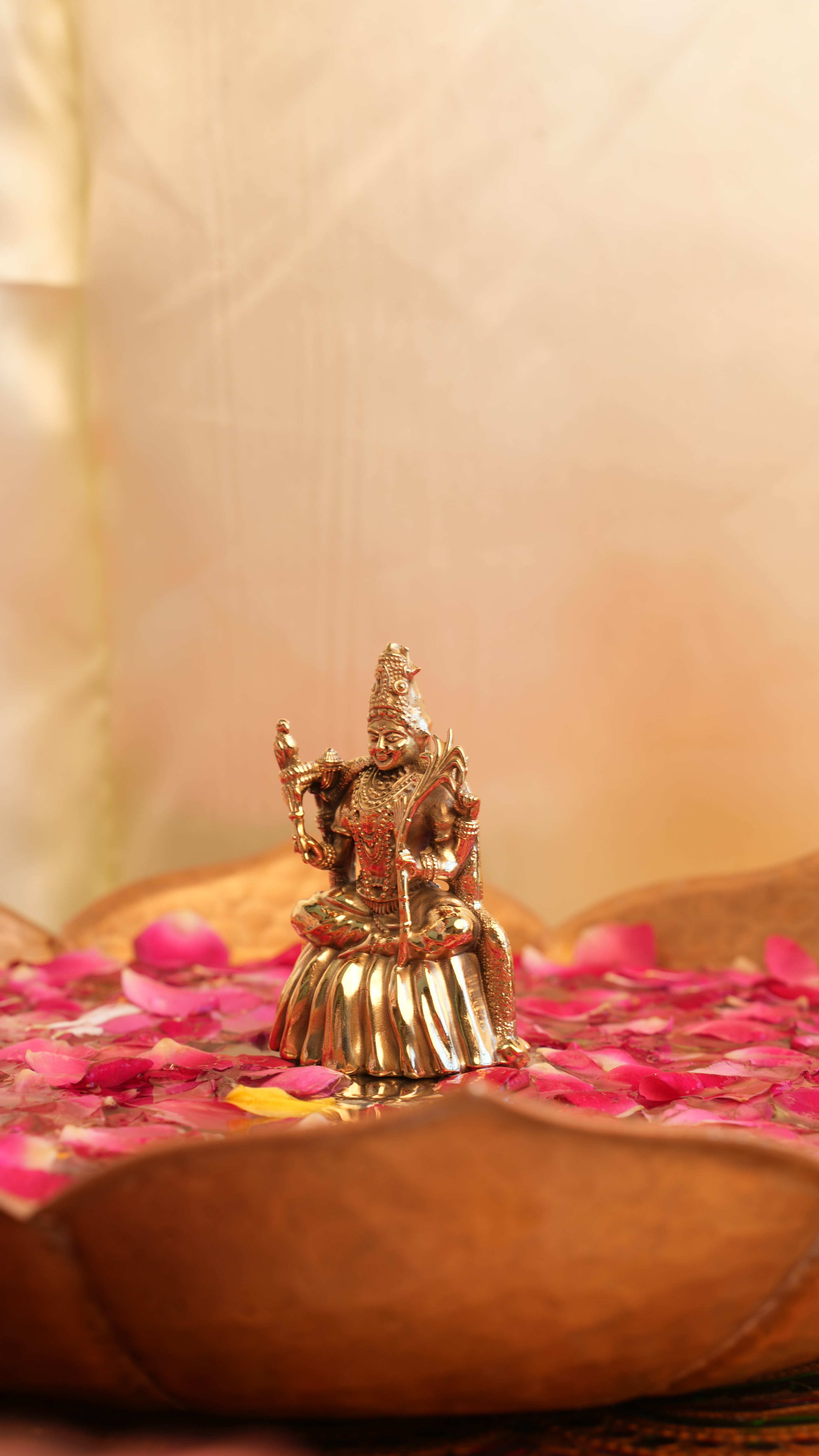 Kamakshi Mata Brass Murti – 3 Inch | Divine Idol of Wisdom, Prosperity & Compassion