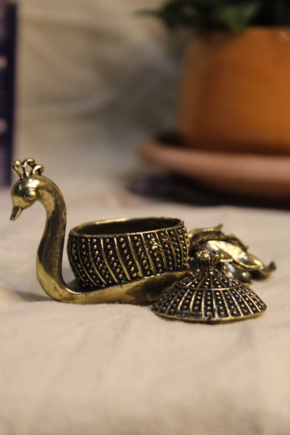 Antique Brass Kumkum Box – Handcrafted Vintage Accessory