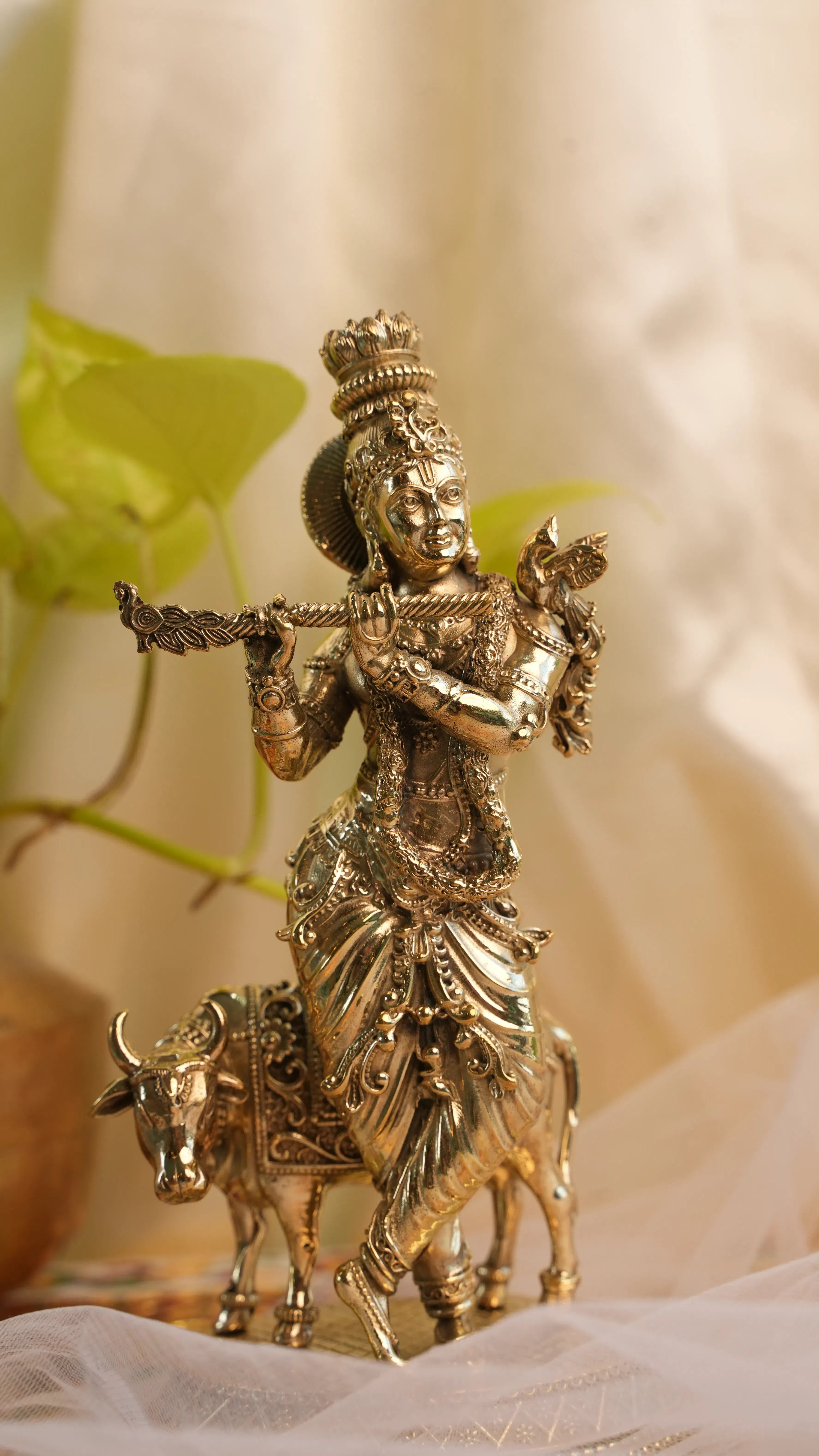 Handcrafted_Krishna_with_cow_Brass_idol_Divine_Sculpture_of_Harmony_Love_and_Prosperity