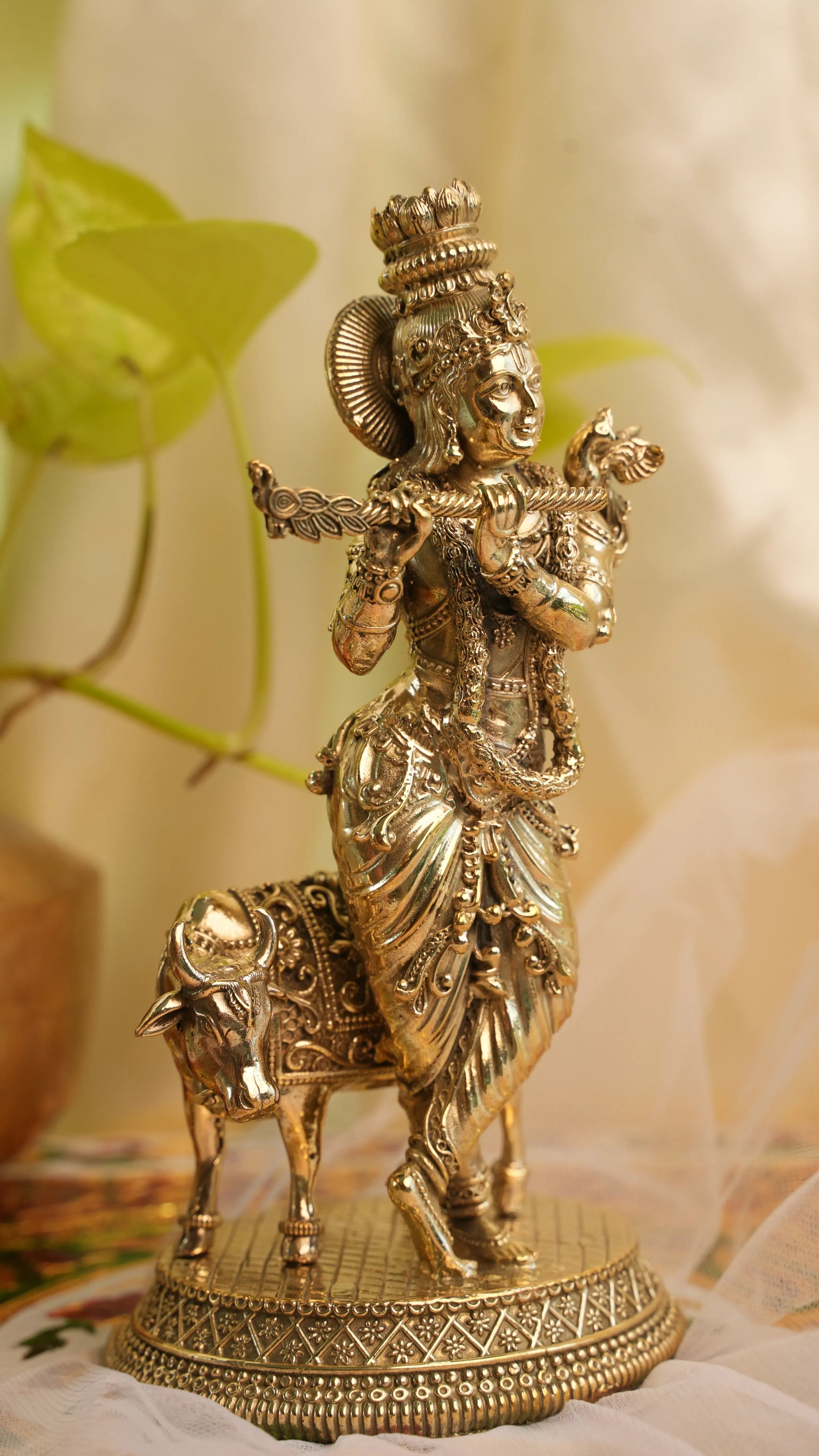 Handcrafted_Krishna_with_cow_Brass_idol_Divine_Sculpture_of_Harmony_Love_and_Prosperity
