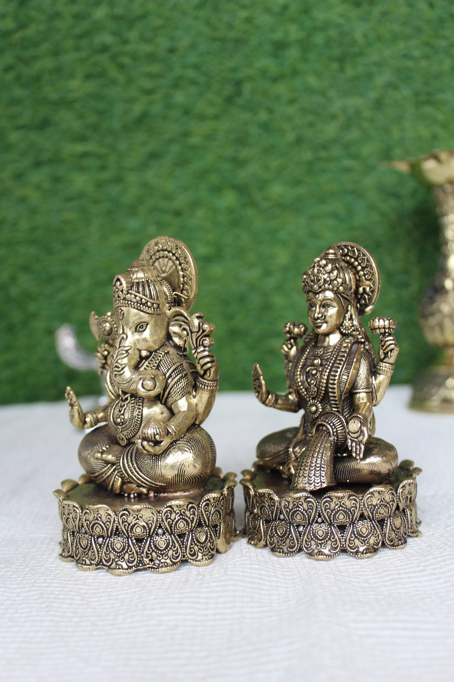 Brass Lakshmi Ganesh Idol on Lotus | Goddess of Wealth & Lord of Wisdom | Rigvedaa™ (4.00 inch)