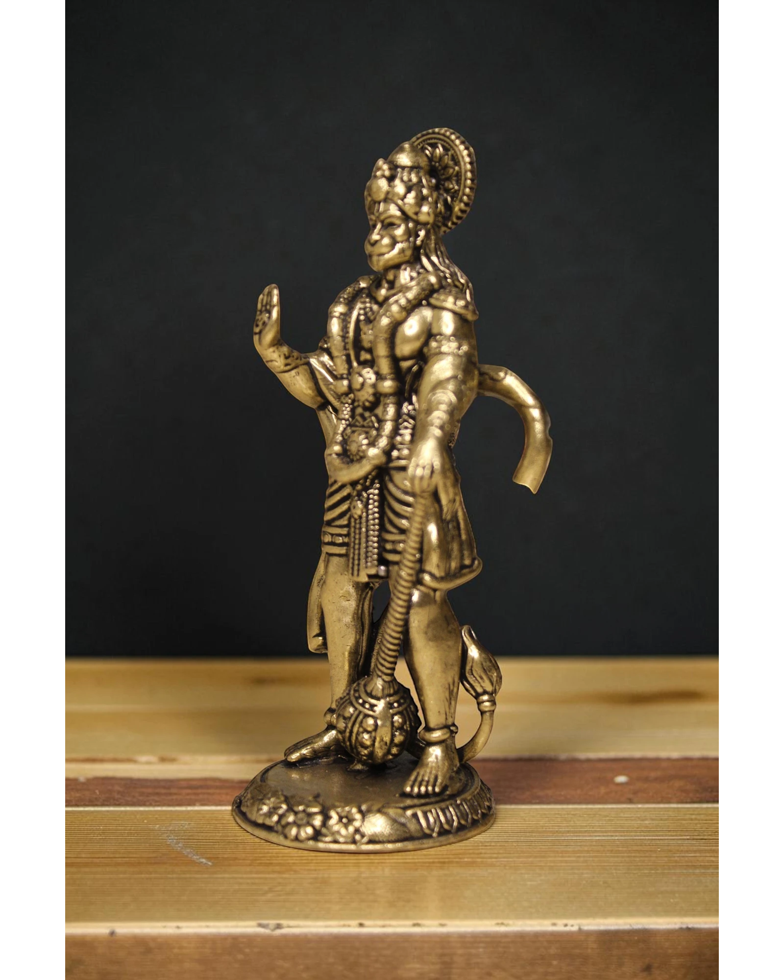 Rigvedaa	rade	rade	rade Hanuman idol in brass, Ashirwad pose, golden finish, 4 inch, for home mandir and puja room.